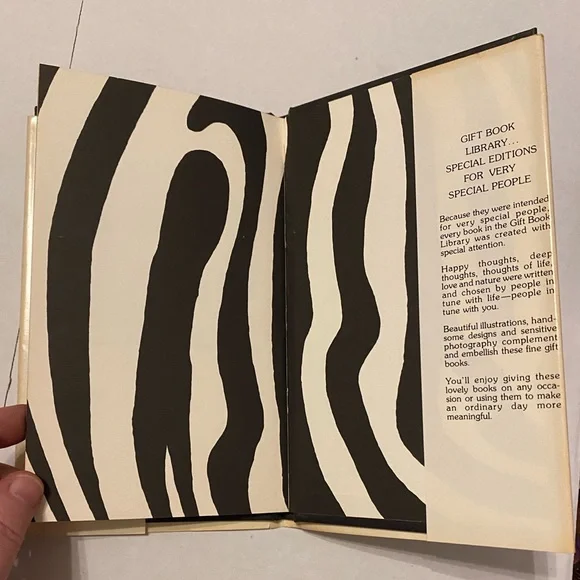 Thinking Of You Gift Book Alice Joyce Davidson 1975 Gibson Greeting Cards Monkey - Picture 10 of 10